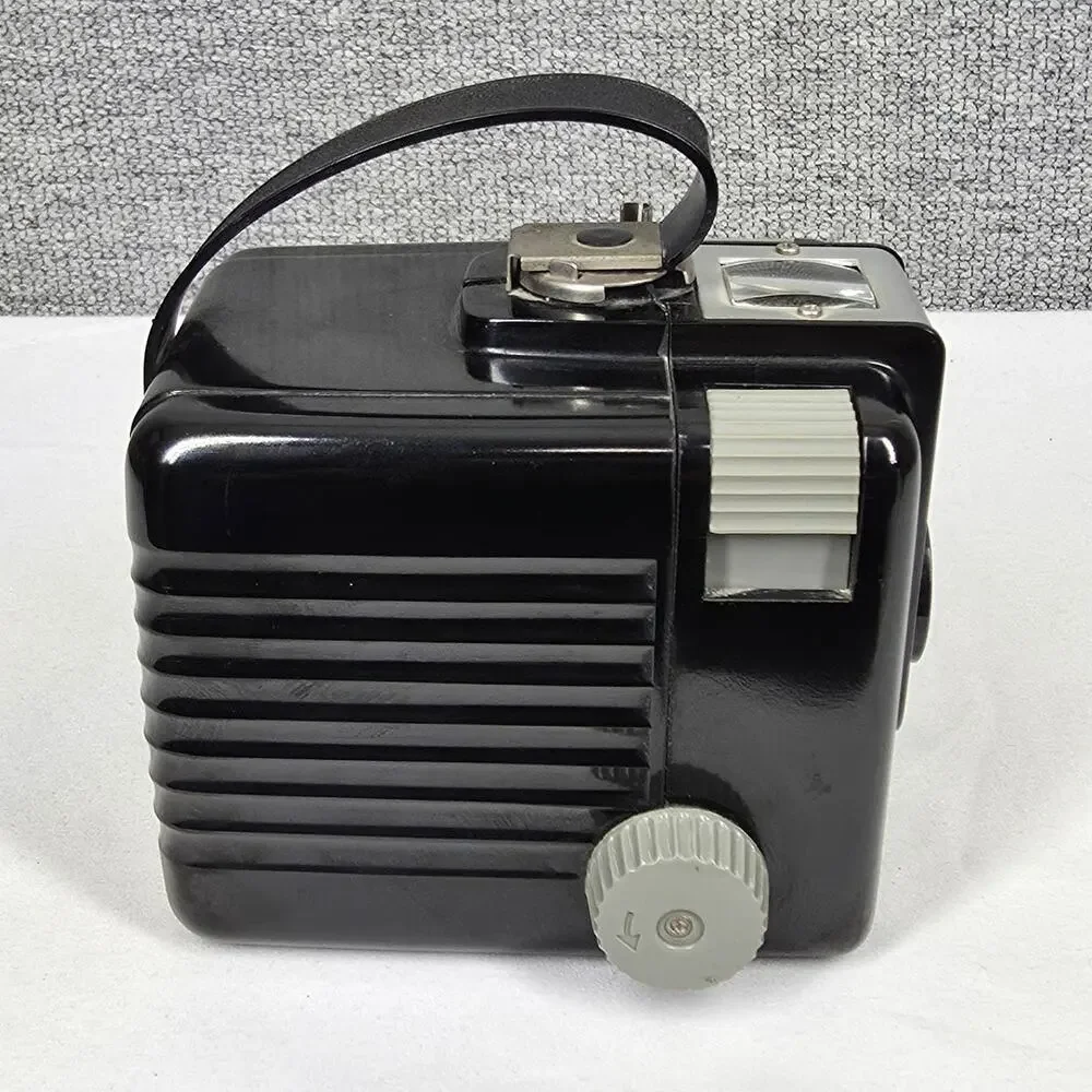 KODAK BROWNIE HAWKEYE CAMERA – FLASH MODEL – 50's VINTAGE BOX CAMERA, COLLECTORS